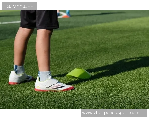 提升足球左脚技巧的有效训练方法与练习建议分享 提升足球左脚技巧的有效训练方法与练习建议分享